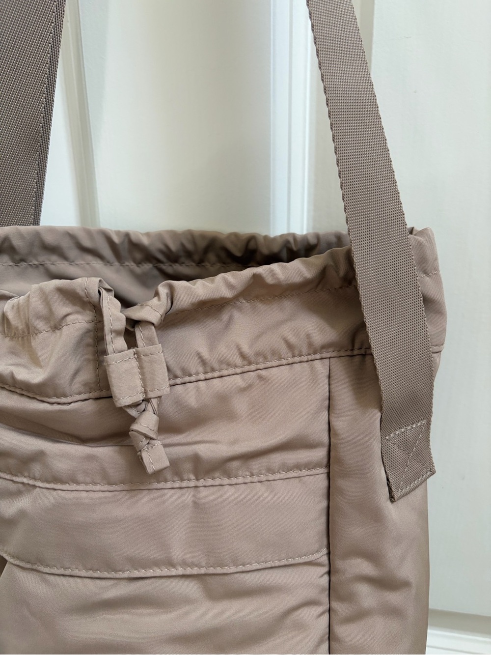 Uniqlo Taupe Drawstring Crossbody Bag - Picture 6 of 8